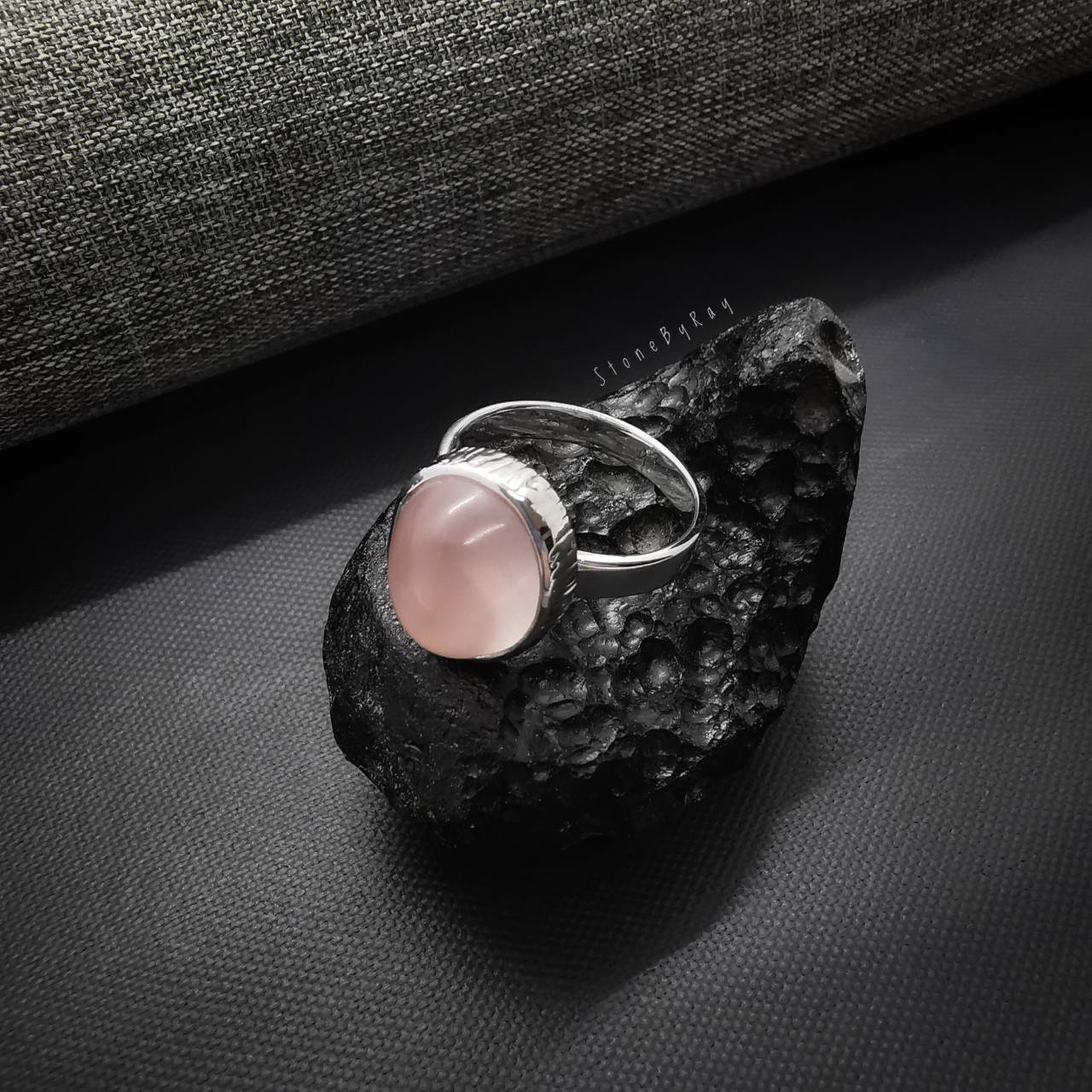 แหวนเงินหินโรสควอตซ์ Rose Quartz