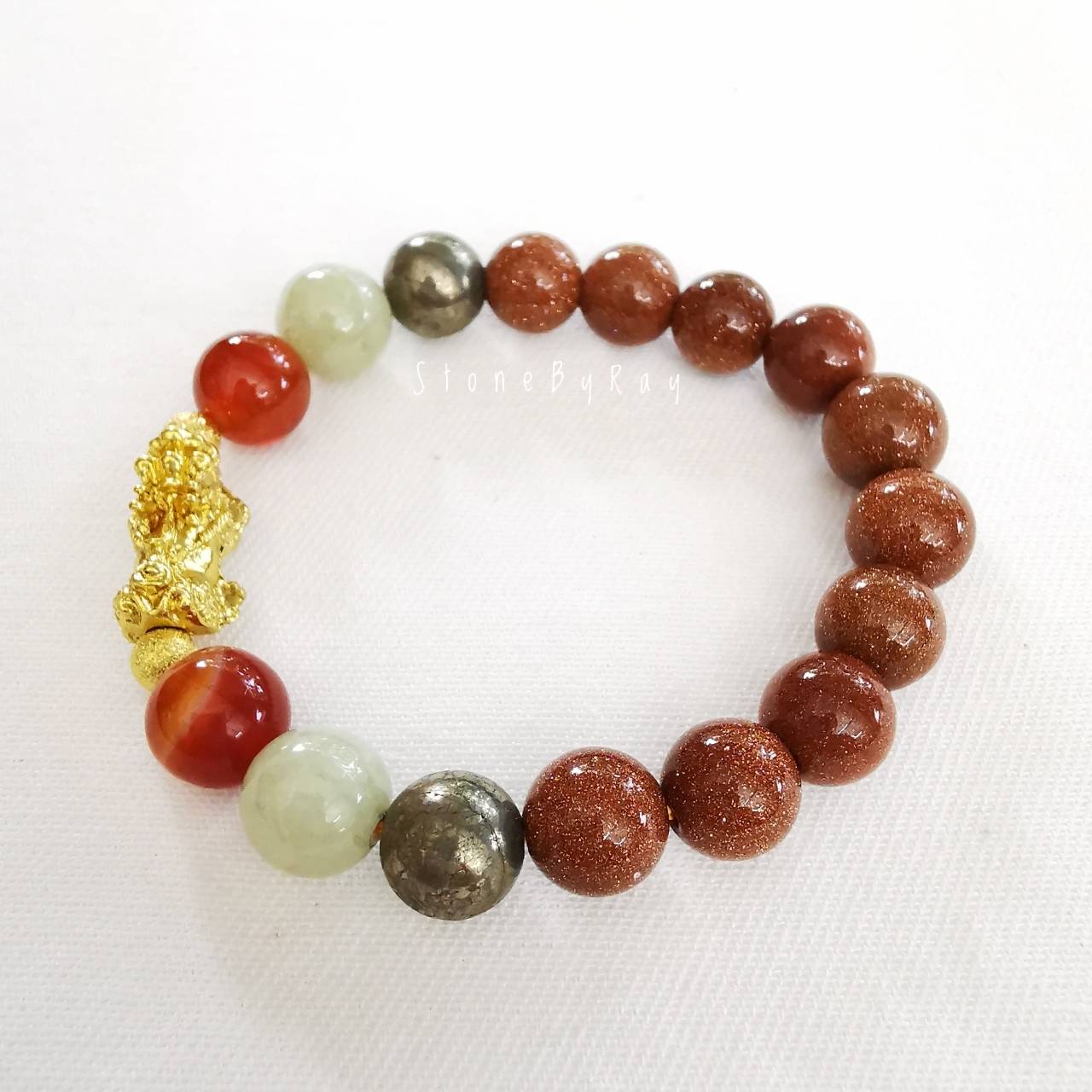 สร้อยข้อมือหินคาเนเลี่ยน,หินทรายทอง,หยก,ไพไรต์ร้อยกับปี่เซี่ยะสีทอง