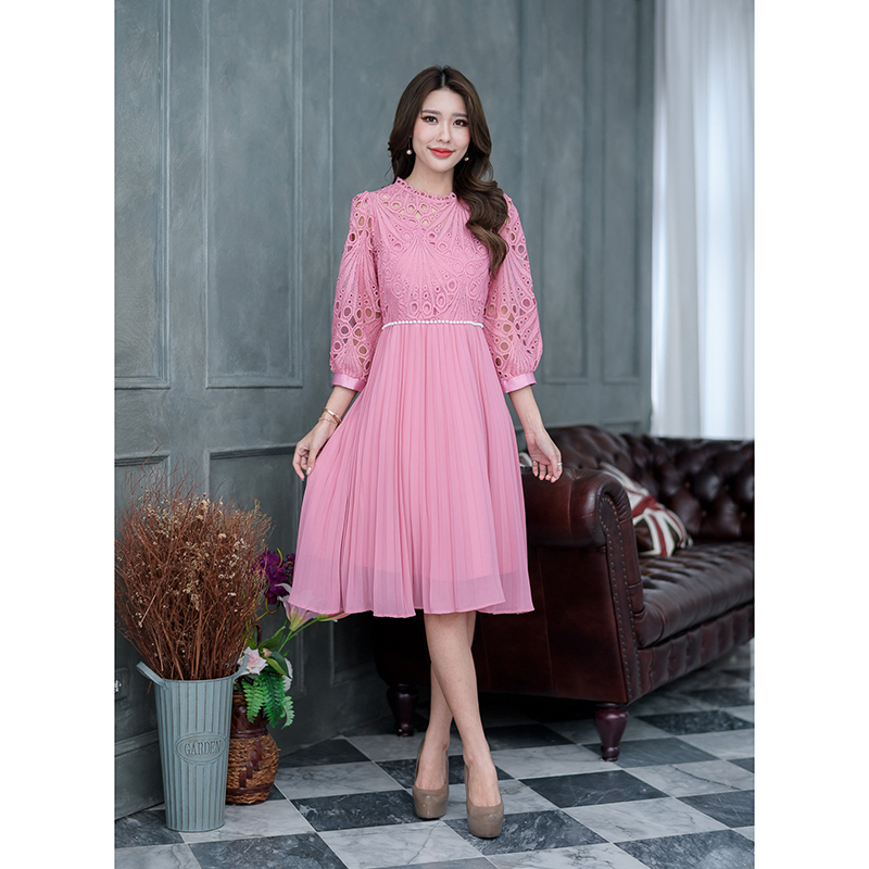 kudapy เดรสสั้นสีน้ำตาล/สีชมพู ดีไซน์แขนยาวจั้มปลายแขน งานแขนพองสวยกำลังดีคะ ช่วงกระโปรงเป็นผ้าชิฟฟ่อนอัดพลีทกระโปรงทรงเอ