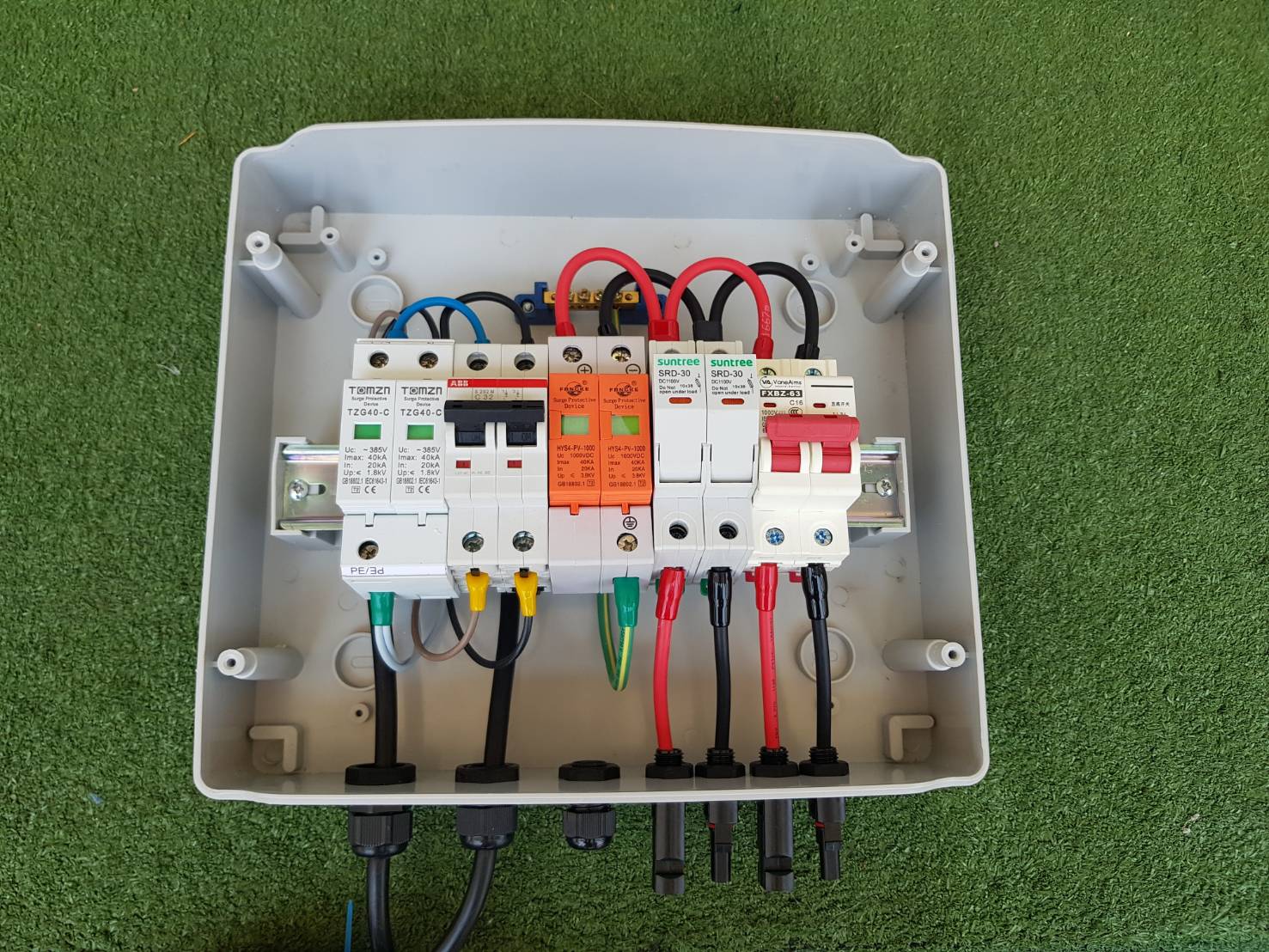 AC-DC combiner box 1string สำหรับระบบโซล่าเซลล์ระบบออนกริดขนาด 1.5kw-3kw