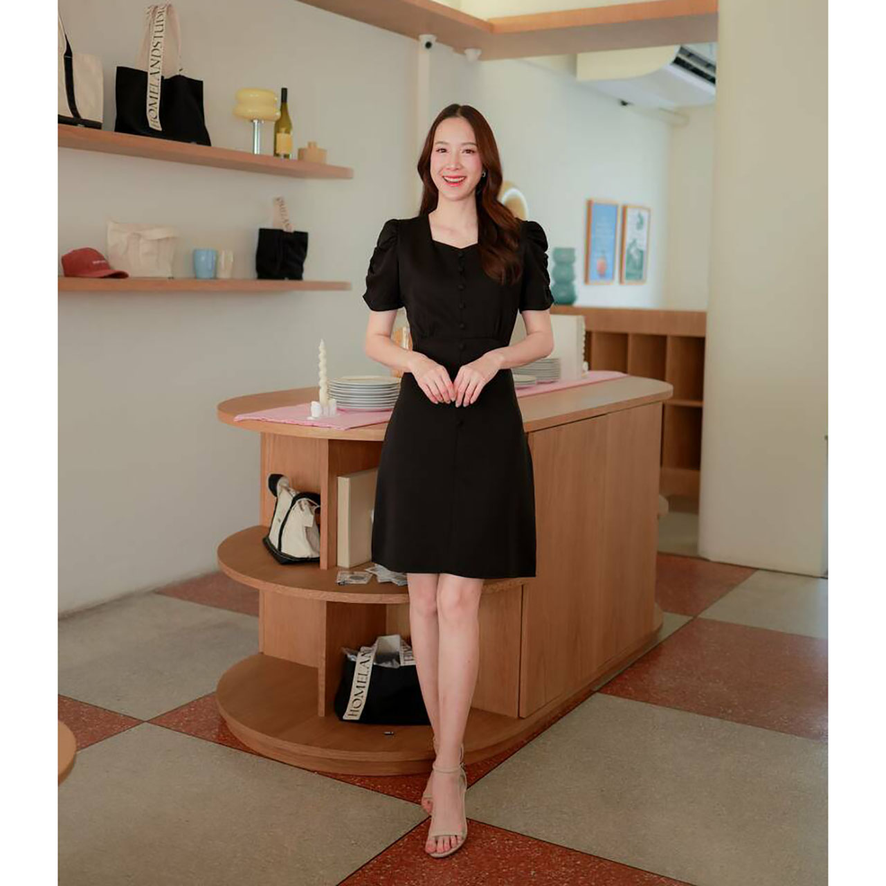 kudapy เดรสสั้นสีชมพู/สีดำ/สีแดง แขนตุ๊กตาแต่งกระดุม