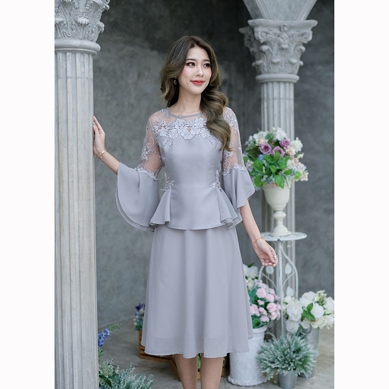 kudapy เดรสสั้นสีชมพู/สีเทา เป็นงานผ้าไหมแต่งลูกไม้ + ผ้าชิฟฟ่อนพริ้วๆ งานผสมผสาน 3 เนื้อผ้า ดีเทลมากมายตกแต่งสวยหวาน