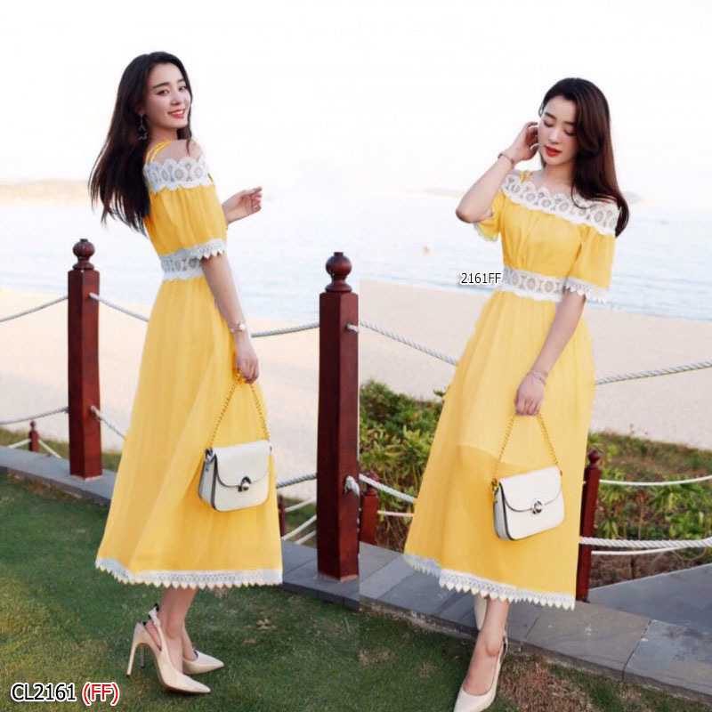 kudapy เดรสยาวสีขาว/สีเหลือง/สีชมพู สายเดี่ยว งานผ้าชีฟองมีซับใน ดีไซน์แต่งปาดไหล่ อกเอวและชายเดรสแต่งแซมด้วยผ้าลูกไม้ถักทออย่างละเอียด