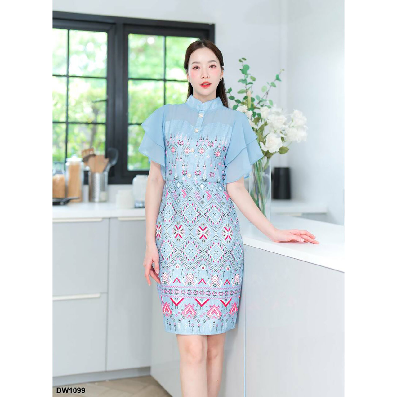 kudapy เดรสสั้นสีฟ้า/สีกรม/สีแดง/สีขาว ผ้าลายไทย ไหล่ลูกไม้หัวใจ