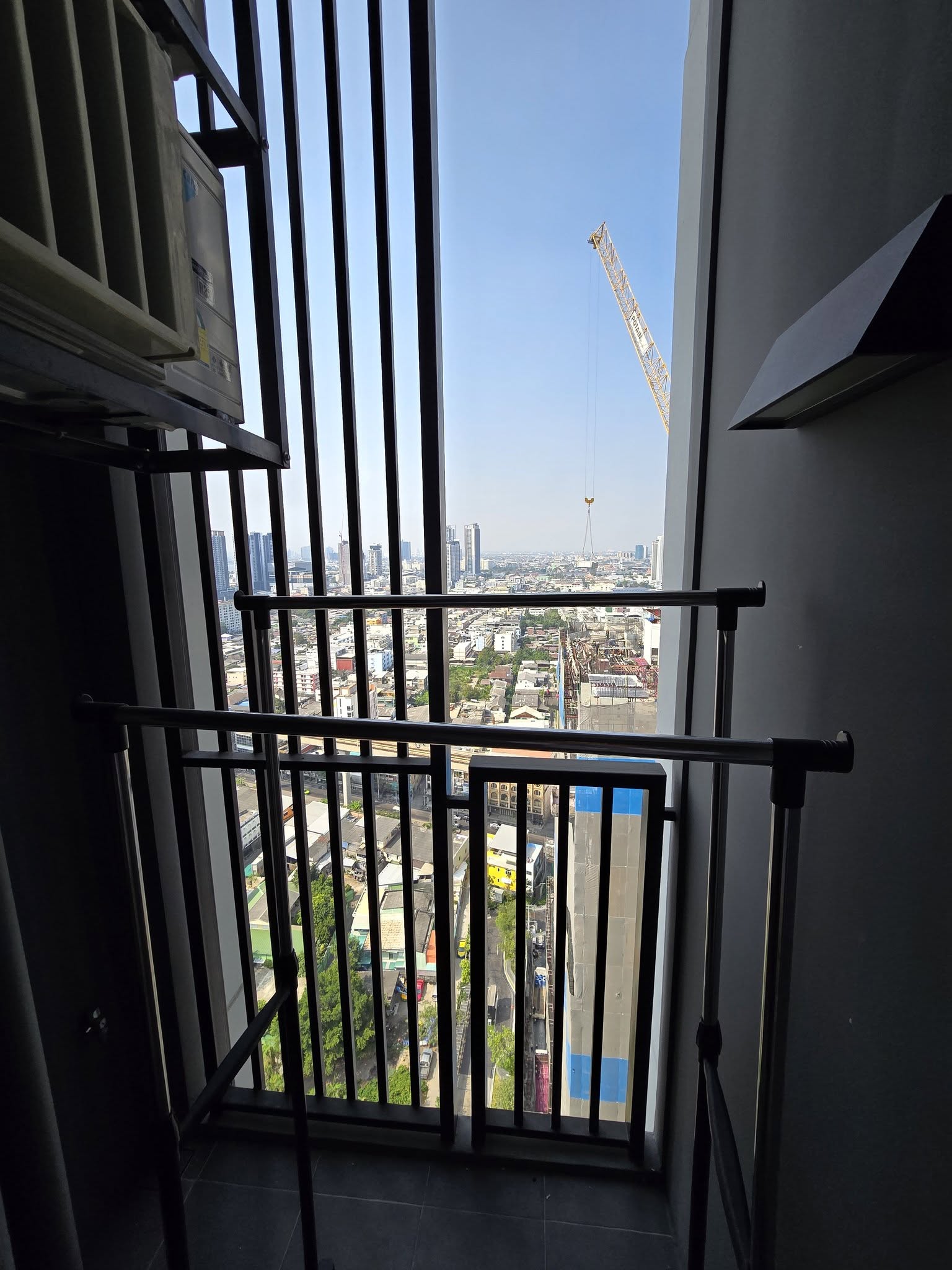 ให้เช่าคอนโด The Privacy Taopoon Interchange (เดอะ ไพรเวซี่ เตาปูน อินเตอร์เชนจ์) โซนพื้นที่ MRT เตาปูน ห้องแบบ 1ห้องนอน / 1ห้องน้ำ / โซนครัวปิด ขนาดห้อง 27 ตรม. ชั้น 27