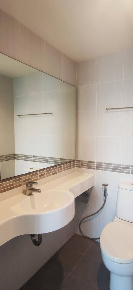 ปล่อยเช่า Lumpini Place Srinakarin Huamark Station (ลุมพินี เพลส ศรีนครินทร์ หัวหมาก สเตชั่น) - โซนพื้นที่ MRT หัวหมาก 1ห้องนอน 1ห้องน้ำ - ขนาดห้อง 23.5 ตรม. ชั้น 17 ตึก A - ให้เช่า 10,000 ต่อเดือน