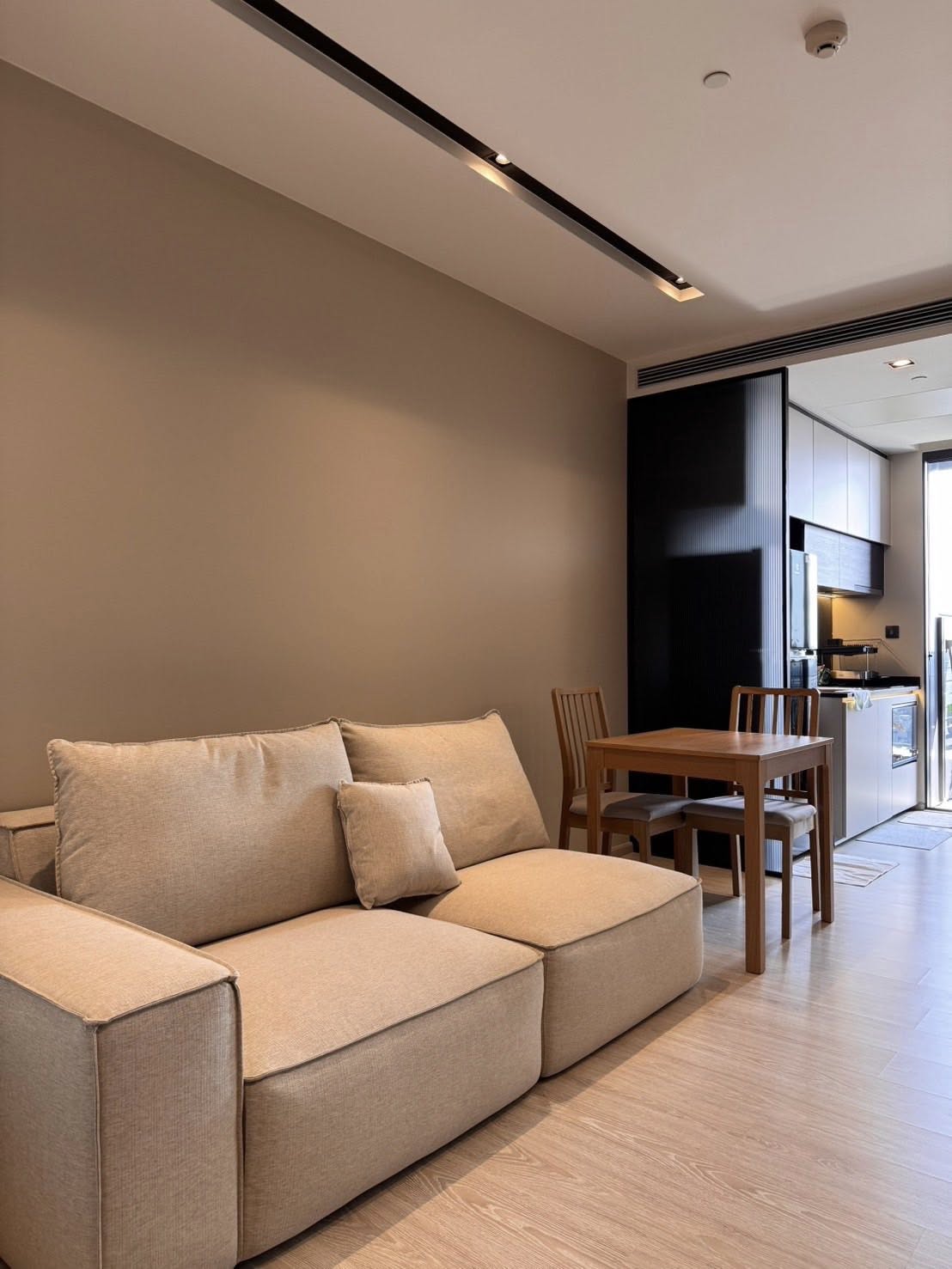 ให้เช่าห้องแบบ 1ห้องนอน 1ห้องน้ำ โซนพื้นที่ BTS ทองหล่อ คอนโด The Room Sukhumvit 38 (The Room สุขุมวิท 38) High Rise ขนาดห้อง 43 ตรม. ชั้น 16
