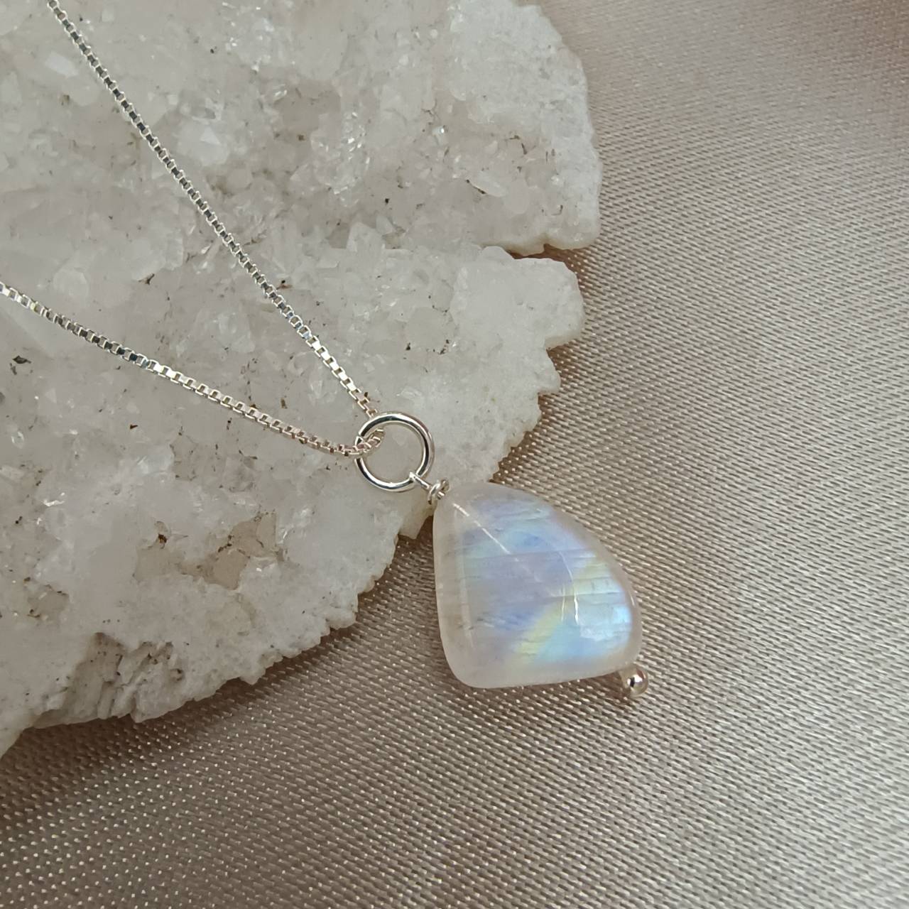 สร้อยคอเงินจี้หินมูนสโตน Moonstone