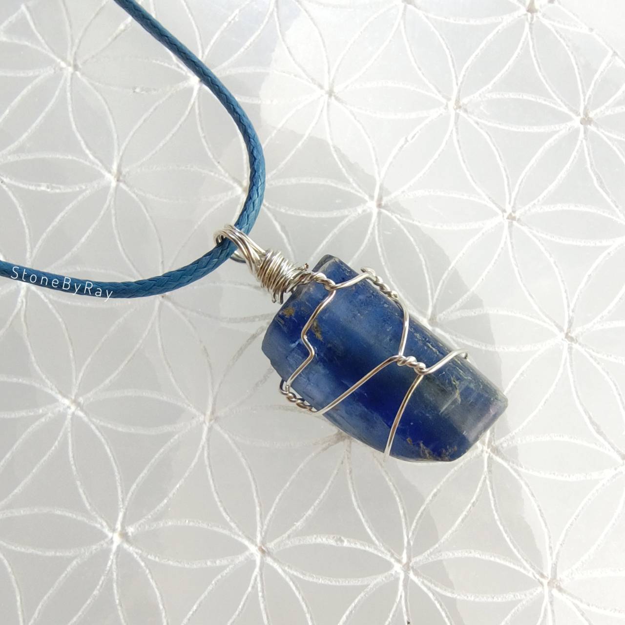สร้อยคอเชือกจี้หินไคยาไนท์ Kyanite