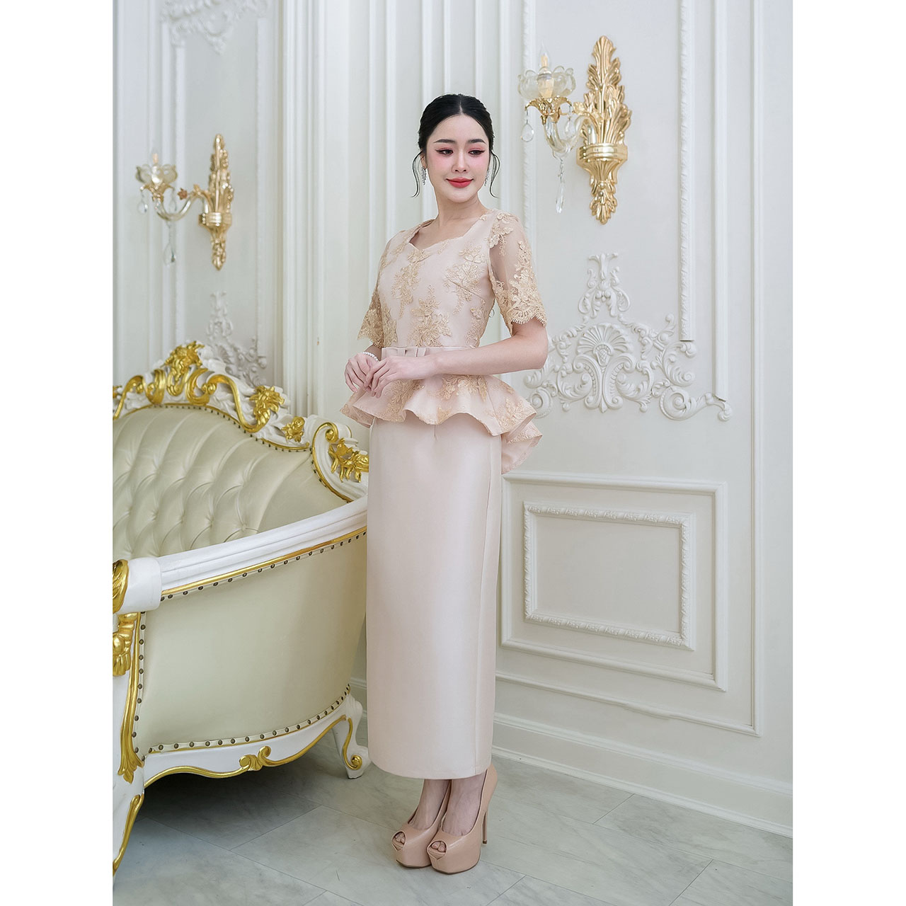 kudapy เดรสยาว ผ้าไหมทั้งชุด ด้านบนเป็นงานแต่งด้วยลูกไม้คอร์ด เดรสทรงสวยเป็นงานเอวระบายรอบตัวหน้าสั้นหลังยาว