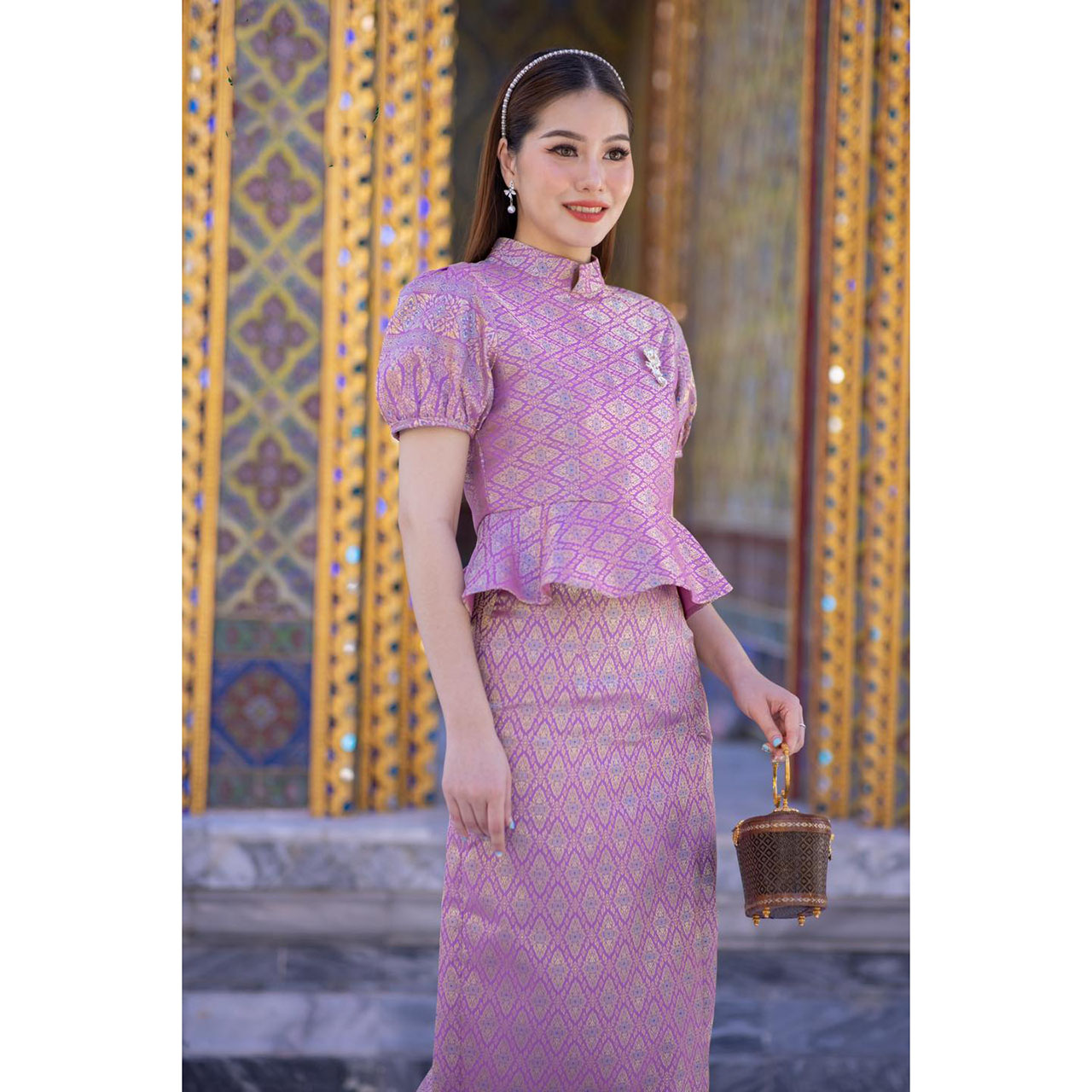 kudapy ชุดเซ็ทสีม่วง ผ้าไหมอัดกาว ลายไทย ใส่สวย แขนสั้น แต่งจีบเอวเสื้อ ใส่ออกงาน