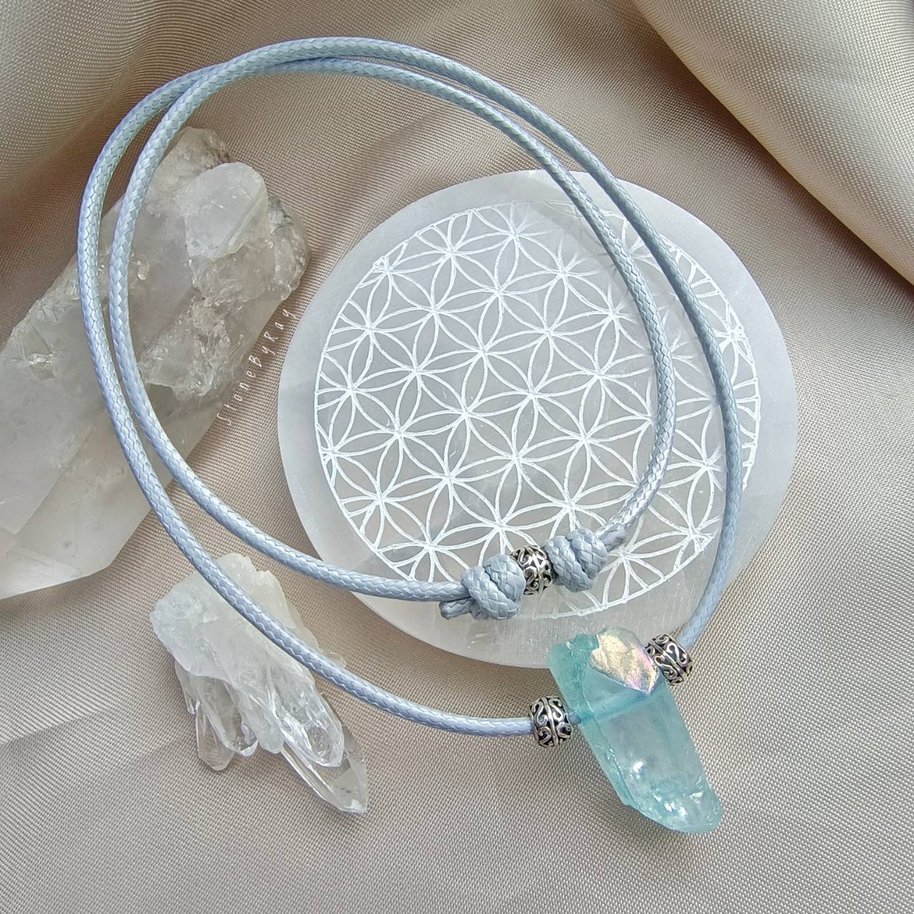 สร้อยคอเชือกจี้หินออร่าควอตซ์ผลึกธรรมชาติ Aura Quartz