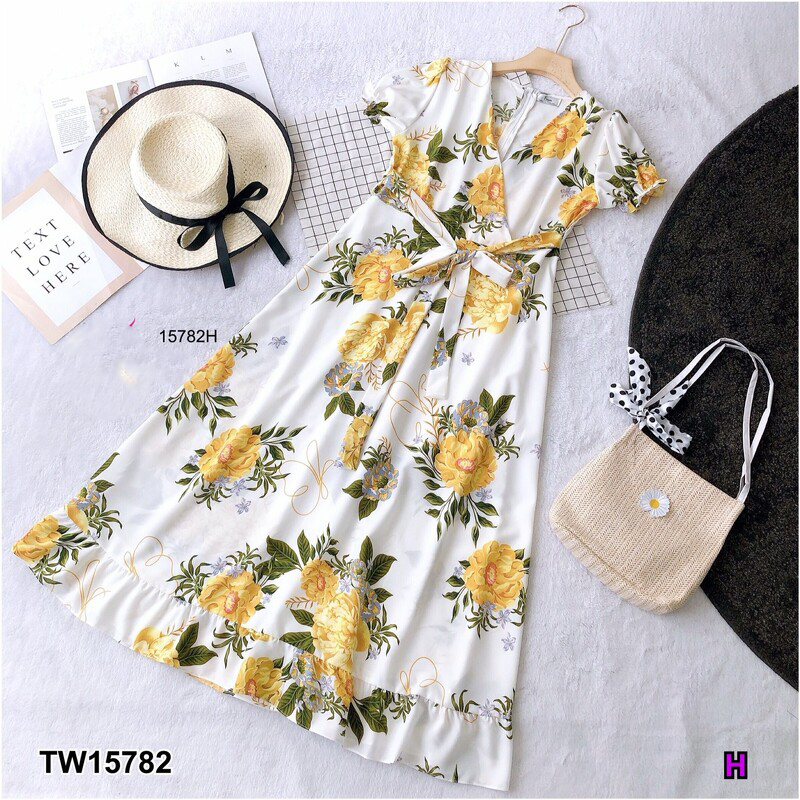 kudapy Maxi Dress แม็กซี่เดรส สีชมพู ฟ้า เหลือง จำนวนคอวีแขนตุ๊กตา ผ้าไหมอิตาลี่ พิมลายดอกไม้ ชายเดรสแต่งระบาย