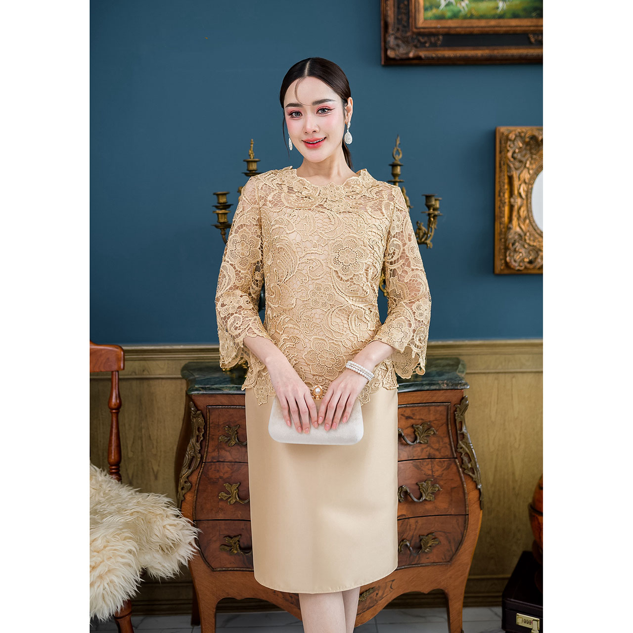 kudapy เดรสสั้นสีทองอ่อน/สีชมพูอ่อน ผ้าไหม รอบคอแต่งลูกไม้ งานสวยมีซับในทั้งชุด แต่งซิปด้านหลัง