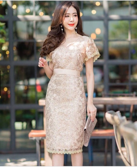 kudapy เดรสสั้นสีแดง, เทา, ทอง, ชมพูโรสโกลด์ ออกงาน เดรสราตรีสั้น เดรสลูกไม้แขนระบายลูกไม้ปักกลิตเตอร์ ดีเทลที่แขนระบายปักลายเชิงลูกไม้ช่วยปกปิดต้นแขน