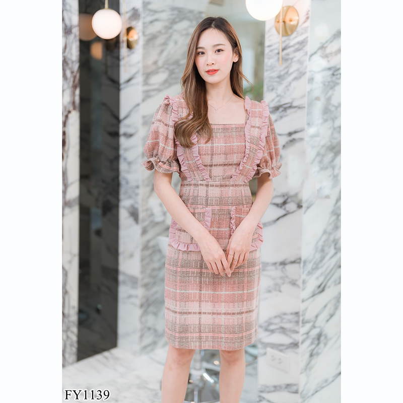 kudapy เดรสสั้นสีดำ/สีชมพู ลายสก็อตระบายช่วงไหล่แขนจั๊ม