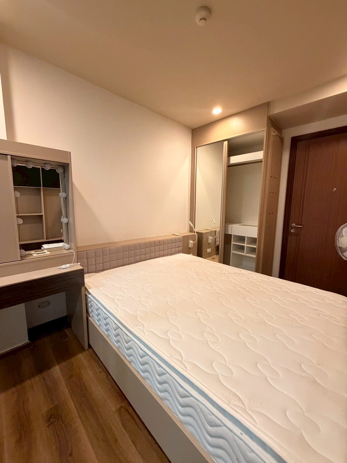 ให้เช่าคอนโด Onyx Phahonyothin (ออนิกซ์ พหลโยธิน) Duplex 2 ชั้น 1ห้องนอน / 1ห้องน้ำ ขนาด 43 ตรม. ชั้น 12 ค่าเช่า 18,000 ต่อเดือน รถไฟฟ้า BTS สะพานควาย