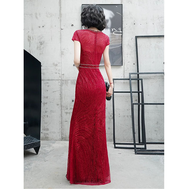 kudapy ชุดราตรียาวสีเทาเงิน/สีแดง เดรสออกงานยาวช่วงปกปักคริสตรัล แขนสั้น กระโปรงทรงหางปลา สวยหรูดูแพง เหมาะสำหรับใส่เป็นชุดราตรี ชุดออกงาน ชุดไปงานแต่ง