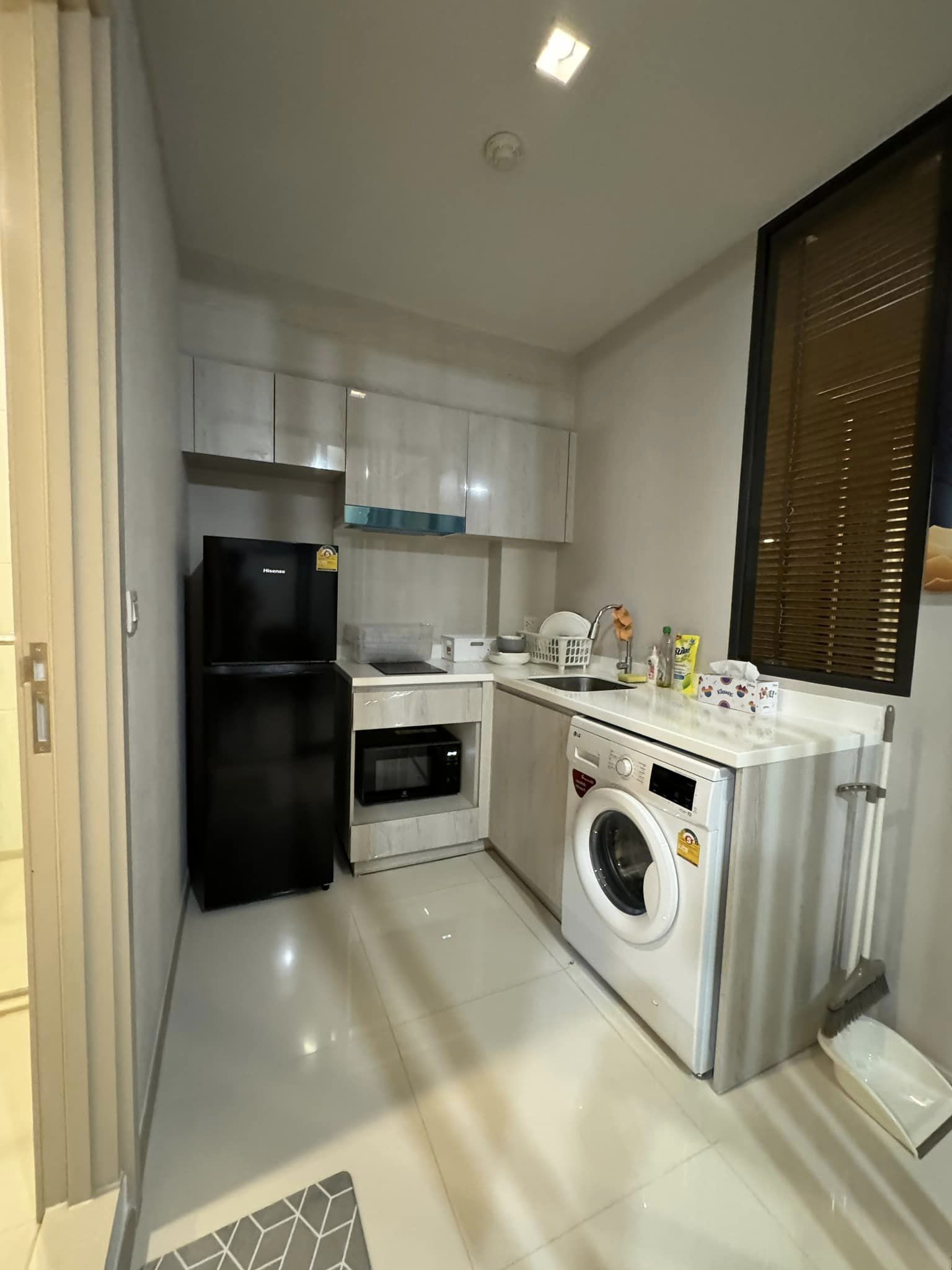 ปล่อยเช่าคอนโด Life One Wireless (ไลฟ์ วัน ไวร์เลส) - ห้องมุมติดทางหนีไฟ 1ห้องนอน 1ห้องน้ำ 1ห้องนั่งเล่น 1ห้องครัว - ใกล้ BTSเพลินจิต - ขนาดห้อง 36 ตรม. ชั้น 37