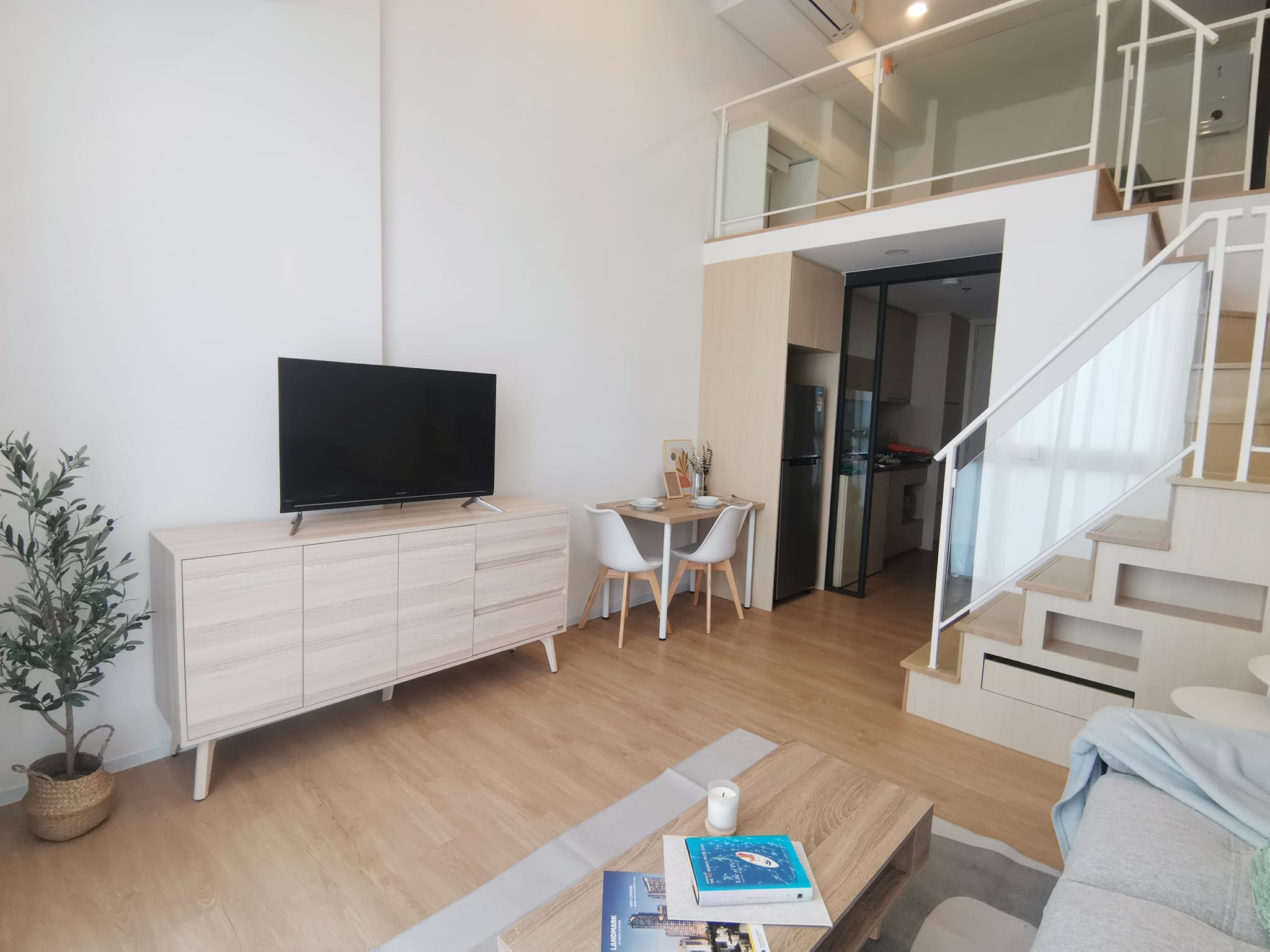 ปล่อยเช่าคอนโด Siamese RAMA 9 (Landmark @MRTA Station) ไซมิส พระราม 9 (แลนด์มาร์ค @MRTA Station) - ห้องใหม่ Duplex2ชั้น 1ห้องนอน 1ห้องน้ำ 1ห้องนั่งเล่น - ใกล้ MRT พระราม 9 - ขนาดห้อง 37.5 ตรม. ชั้น 14 ตึก C