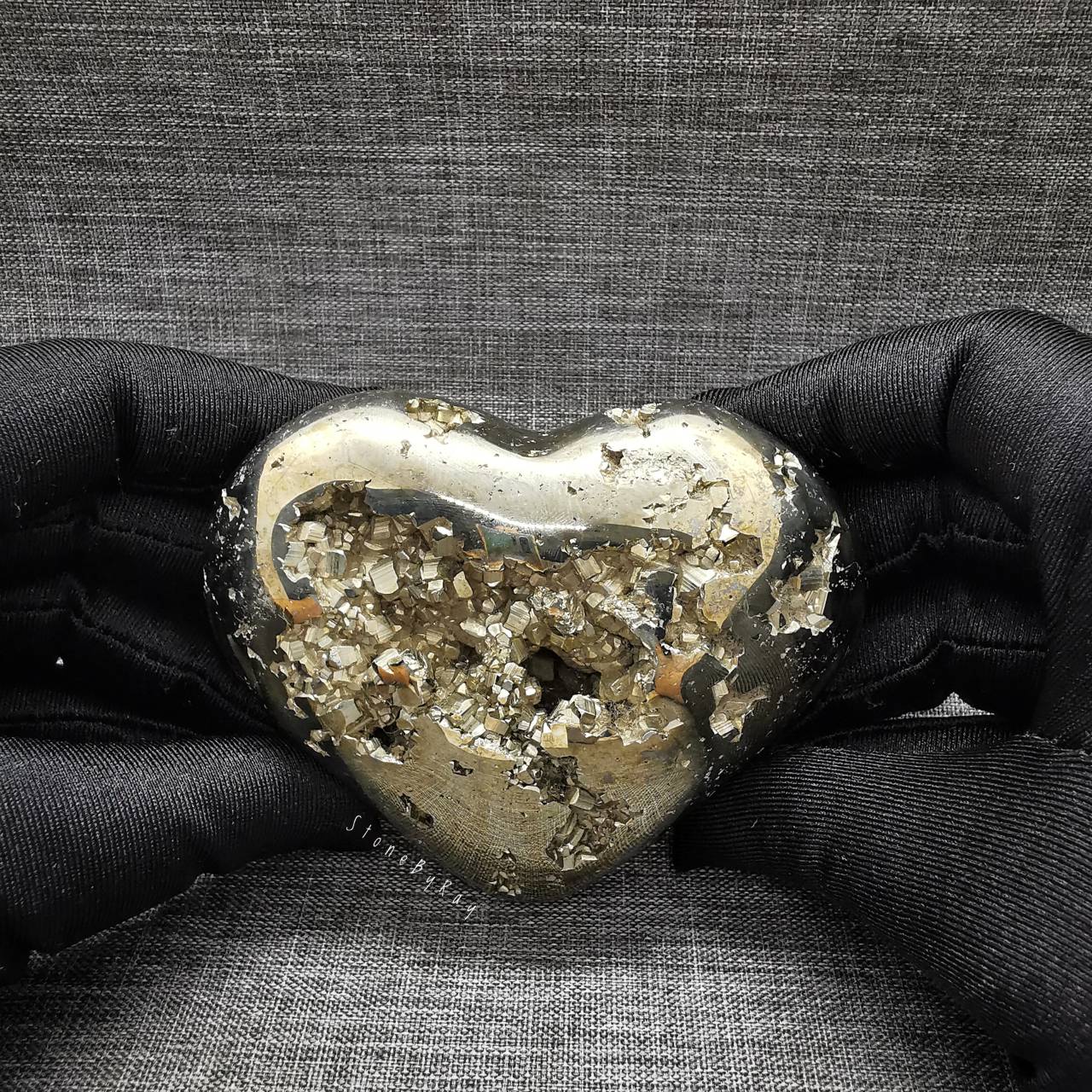 ไพไรต์เปรูเจียรรูปหัวใจ Pyrite