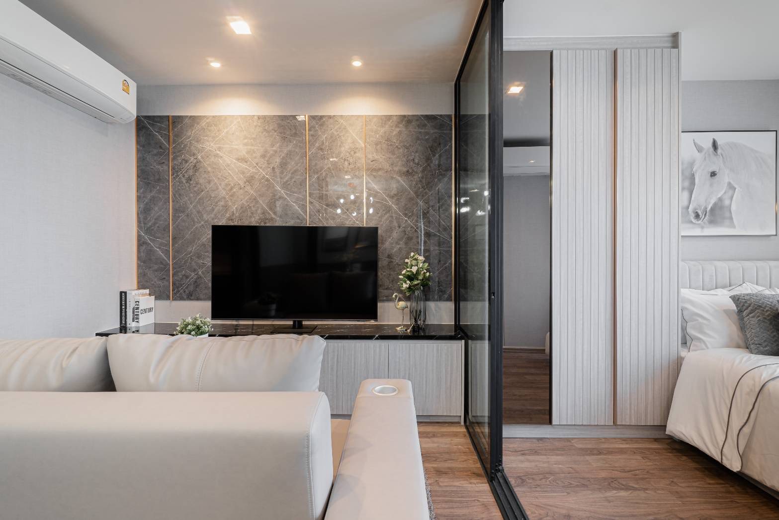 ให้เช่า (ไลฟ์ ลาดพร้าว แวลลีย์) High Rise โซนพื้นที่ BTS ห้าแยกลาดพร้าว ห้องแบบ 1ห้องนอน 1ห้องอเนกประสงค์ 1ห้องน้ำ