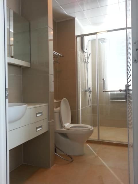 สนใจชมห้องติดต่อได้เลย Line ID: Smile-easy ปล่อยเช่าคอนโด TC Green Rama 9 (ทีซี กรีน พระราม 9) - 2ห้องนอน 1ห้องน้ำ 1ห้องนั่งเล่น - ใกล้ MRT พระราม 9 - ขนาดห้อง 57 ตรม. ชั้น 10 ตึก B