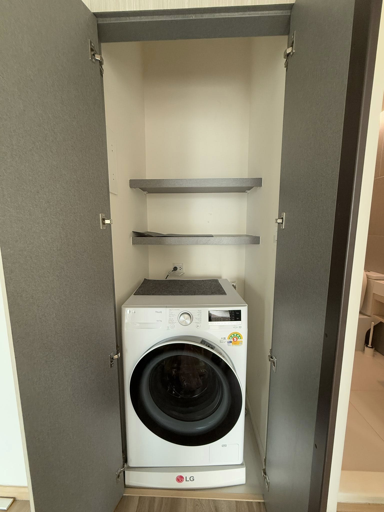 ให้เช่าห้องแบบ 2ห้องนอน 1ห้องอเนกประสงค์ 3ห้องน้ำ โซนพื้นที่ ถนนเจริญราษฎร์ BTS สะพานตากสิน คอนโด The Key Sathorn-Charoenraj (เดอะ คีย์ สาทร – เจริญราษฎร์) High Rise ขนาดห้อง 90 ตรม. ชั้น 35 ที่จอดรถ2คัน