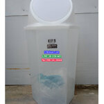 ถังขยะพลาสติกขาวขุ่น หกเหลี่ยม ฝาแกว่ง ความจุ 56 ลิตร