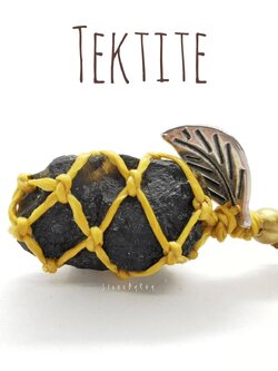 พวงกุญแจเชือกถักหินสะเก็ดดาว Tektite