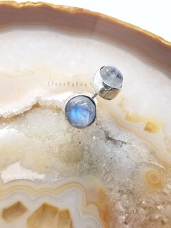 ต่างหูเงินหินเรนโบว์มูนสโตน (Rainbow Moonstone)