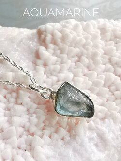 สร้อยคอเงินจี้หินอความารีนก้อนธรรมชาติ