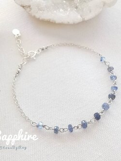 สร้อยข้อมือเงินพลอยไพลิน