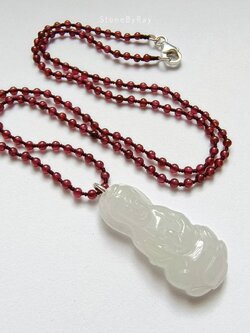 สร้อยคอเชือกถักโกเมนเม็ดเล็กกับจี้เจ้าแม่กวนอิมหยก