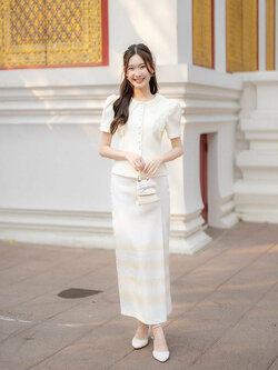 kudapy ชุดเซ็ทเสื้อ+ผ้าุงสีครีม ผ้าไทย กระดุมหน้า แขนสั้น คอปกผ้าลูกไม้ ใส่ออกงานบุย งานบวช สวยดูดี