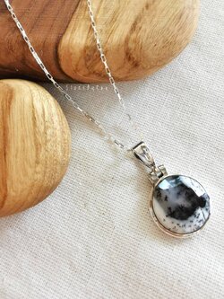 สร้อยคอเงินจี้หินเมอร์ลิไนท์เจียรเหลี่ยม Merlinite