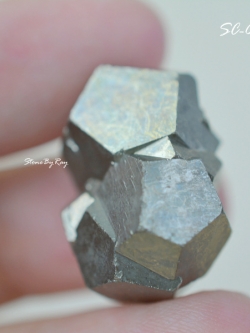 แร่ไพไรต์ผลึกธรรมชาติจากเปรู (SC-022)