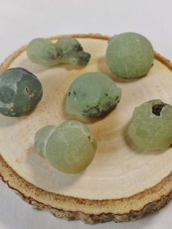 หินพรีไนท์(Prehnite)