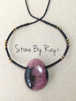 สร้อยคอเชือกถักจี้หินโรโดไนท์ Rhodonite