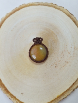 จี้เชือกถักหินหยกน้ำผึ้ง