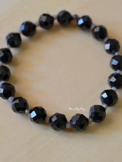 สร้อยข้อมือนิลเจียรเหลี่ยม(Black Spinel)