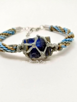 สร้อยข้อมือเชือกถักกับหินไคยาไนท์ (Kyanite)