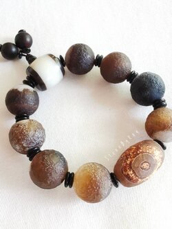 สร้อยข้อมือหินอาเกตกับหินทิเบตลาย3ตา