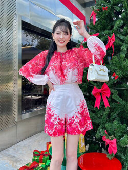 kudapy ชุดเซ็ทเสื้อ+กางเกง ลายสีแดง ผ้าชีฟอง กางเกงมีกระเป๋า ใส่สบาย