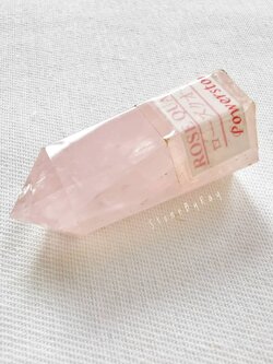 หินโรสควอตซ์เจียรทรงแท่ง