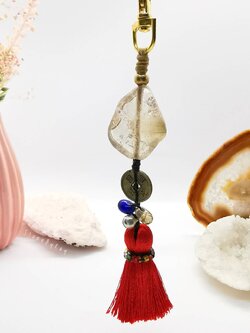 พวงกุญแจเชือกถักกับหินไหมทองขัดเงา