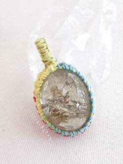 จี้เชือกถักล้อมหินคริสตัลควอตซ์