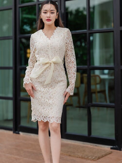 kudapy เดรสสั้นใส่ออกงานลูกไม้สีครีม สวยหรู ดูแพง มีผ้าผูกโบว์ แพทเทิร์นเป๊ะใส่แล้วหุ่นดี