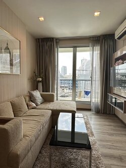 ให้เช่าคอนโด Rhythm Sathorn (ริธึ่ม สาทร) - ใกล้ โรบินสัน บางรัก อัสสัมชัญ กรุงเทพคริสเตียน - การเดินทาง: ใกล้รถไฟฟ้า BTS สะพานตากสิน (150เมตร)