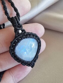 สร้อยคอเชือกถักจี้หินเรนโบว์มูนสโตน Rainbow Moonstone